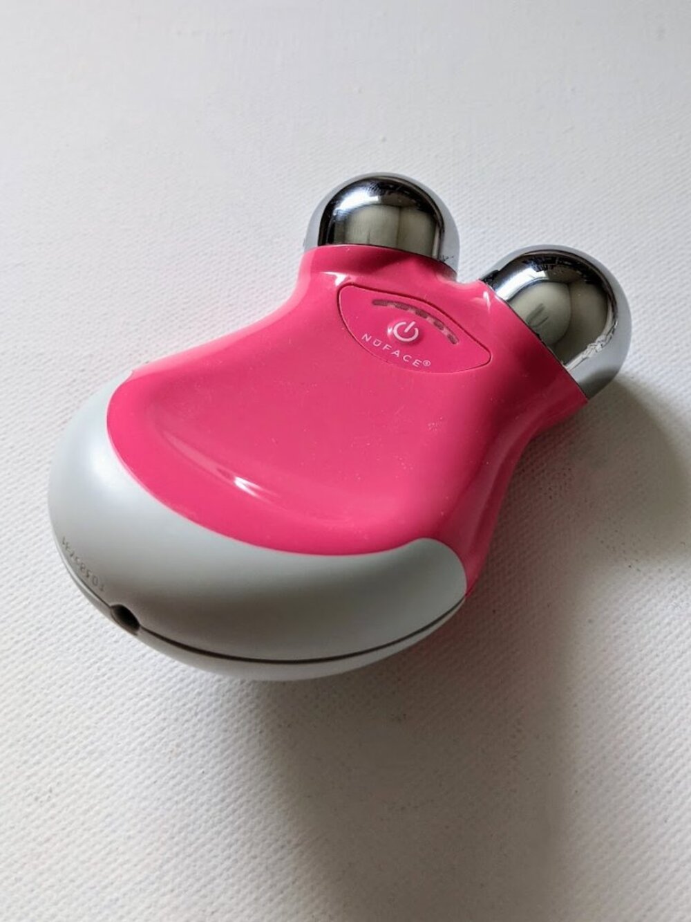 NuFACE Mini Microcurrent Facial Toning Device – Limited Edition Hot Pink